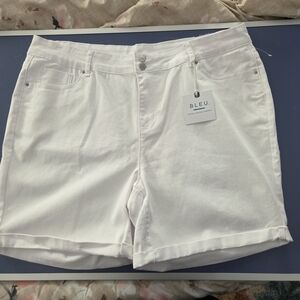 NWT Bleu Womens Plus Size 22 White Cuffed Shorts 7 in. 5 pocket High Rise